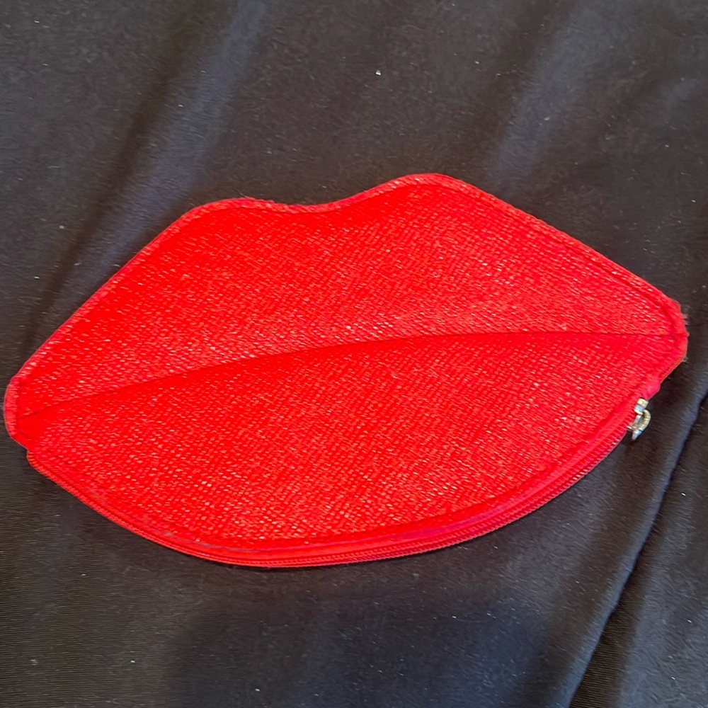 Lips coin purse